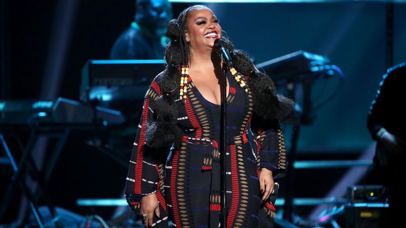 Jill Scott anuncia ‘Quem é Jill Scott? Palavras e Sons Vol. 1’ Turnê do 23º aniversário